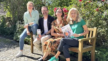 Geschäftsstellenleiterin Petra Winterstein und die Fachbereichsleitungen Tanja Engelhardt, Stephanie Lorenz und Florian Barth präsentieren das neue Edukado.